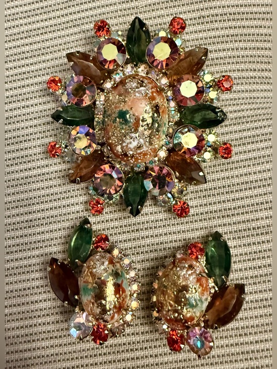 Juliana Jewelry - Juliana Easter Egg Stippled Rhinestone Brooch & Earring Set - Verified book pc